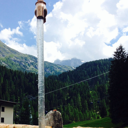 Der schwebende Wasserhahn