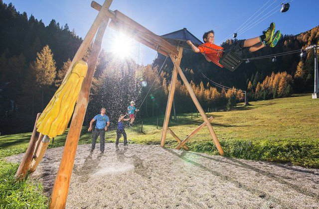 Wasserfallschaukel in den Tux-Welten